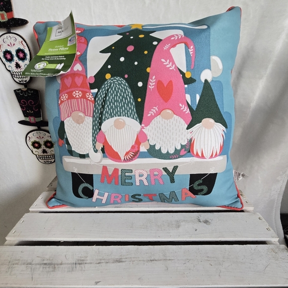 Mainstays Outdoor Throw Pillows -Merry Christmas Y'all  and Gnomes NWT Set of 2 - Picture 4 of 5